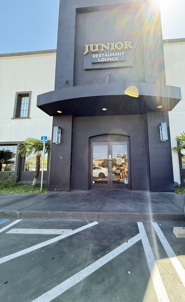 Junior Restaurant And Lounge